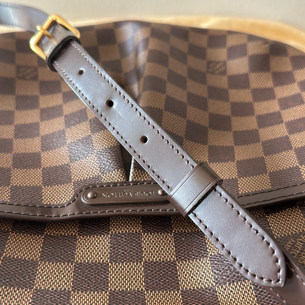 Louis Vuitton Damier Crossbody - Picture 10 of 16